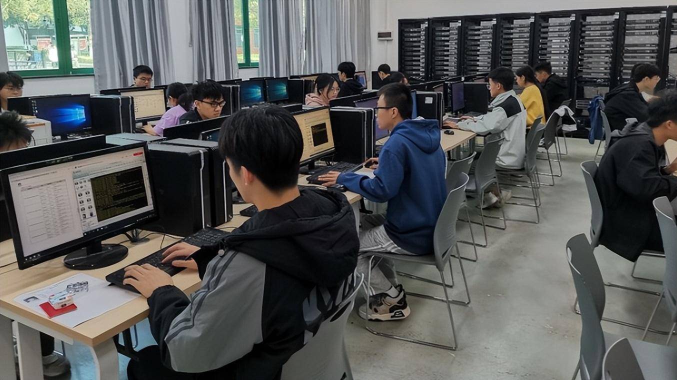 廣州華立科技職業(yè)學(xué)院 計(jì)算機(jī)網(wǎng)絡(luò)工程專(zhuān)業(yè)特色與人才培養(yǎng)路徑解析